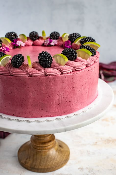 Blackberry Lime Cake - Bakes by Brown Sugar Blackberry Jam Cake, Brown Sugar Buttercream, Lime Cake Recipe, Blueberry Frosting, Jam Cake, Cake By The Ocean, Lemon Shortbread Cookies, Blackberry Cake, Fruity Cake