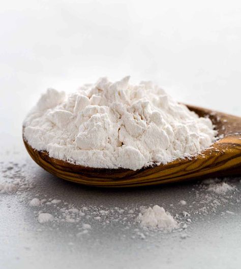 Arrowroot powder, also called flour or starch is an effective thickening agent used to add texture and structure in cooking and baking applications. Learn how this grain-free starch is used to thicken sauces, fillings and lighten up the texture of alternative flour baked goods. #arrowroot #whole30 #paleo Healthy Flour Alternatives, Self Rising Flour Substitute, Make Self Rising Flour, Make Powdered Sugar, Healthy Flour, Flour Substitute, Flour Alternatives, Glutinous Rice Flour, Self Rising Flour