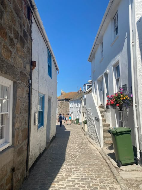 St Ives Cornwall Aesthetic, Cornwall England Aesthetic, Cornish Summer, Cornwall Aesthetic, Coastal Girl Aesthetic, Uk Roadtrip, Cornwall Summer, Cute Beach House, British Beach