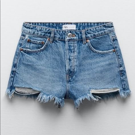 Blue denim ZARA shorts, size 2 Preppy Denim Shorts, Where To Buy Denim Shorts, Zara Shorts Denim, Where To Buy Jean Shorts, Zara Denim Shorts, Zara Shorts Outfit, Jean Shorts Preppy, Summer Outfits Zara, Where To Buy Jeans