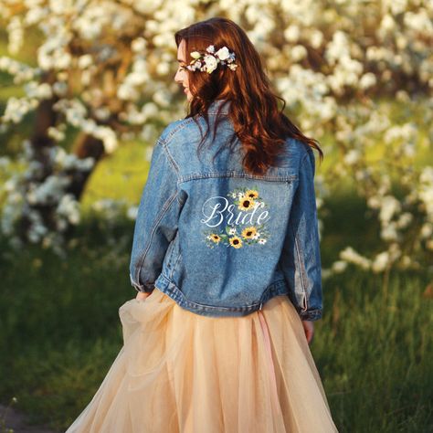 Wedding Denim Jacket, Painted Jean Jacket, Watercolor Sunflowers, Class Outfits, Bride Jacket, Country Bride, Wedding Jacket, Painted Jeans, Watercolor Sunflower