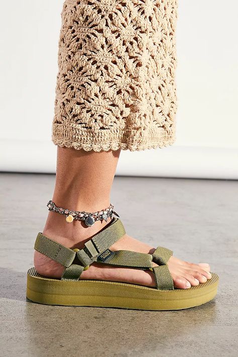 Teva Sandals Outfit, Teva Sandal, Platform Outfit, Teva Midform, Embroidered Slippers, Clogs Outfit, Camping Shoes, Simple Fabric, Shoes Boots Heels