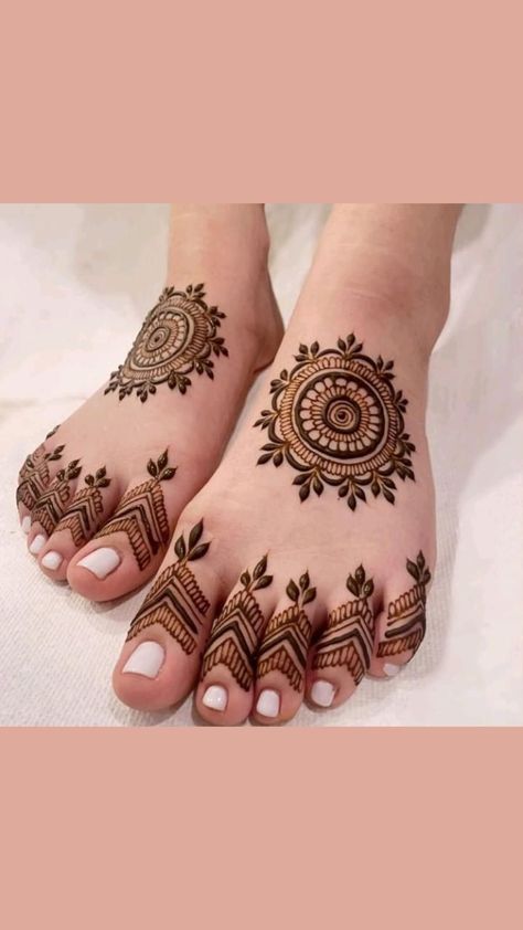 #mehndi #henna #wedding #hennaart #hennaartist #mehndidesigns #hennatattoo #mehendi #mehndidesign #hennadesign #mehndiartist #hennadesigns #mehndiart #bride #bridalhenna #hennainspire #art #hennalove #indianwedding #bridalmehndi #bridal #mehandi #love #hennawedding #pakistaniwedding #hennainspo #mehndilove #whitehenna #mehndibride #hennainspiration Simple And Easy Leg Mehndi Design, Mehndi Design For Feet Simple, Minimal Feet Mehendi Design, Minimal Leg Mehendi Design Simple, Minimal Feet Mehndi Design, Mehndi For Legs Simple, Mehndi Designs Leg Simple, Mehandi Leg Designs, Mehendi Design For Legs Simple