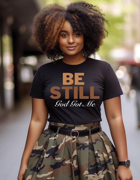 Inspiration Tshirts Ideas, Styling A Graphic Tee Plus Size, Womens Tshirt Designs Graphic Tees, Comfy Cute Style, Graphic Tee Outfit Baddie, Cute Tshirt Designs Graphic Tees, Dressy Tops With Jeans, T Shirt Ideas For Women, How To Dress Up A Tshirt