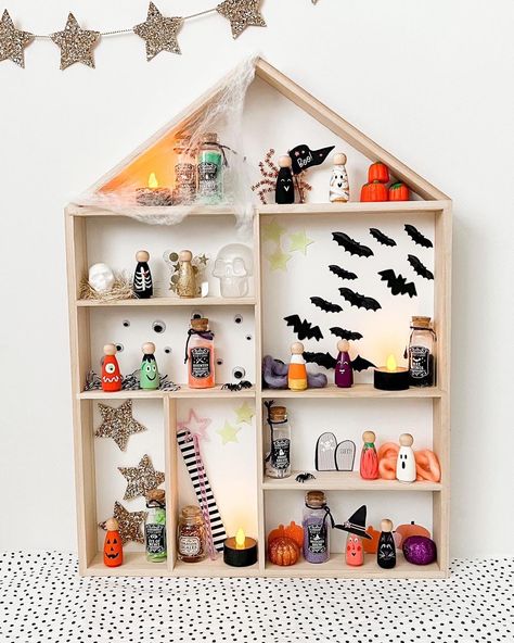 ⭐️ Display case for indoor Halloween decorations ⭐️ Our house shaped display shelves can host all kinds of small Halloween decorations: ghosts, skulls, spiders, bats - you name it!  ⭐️ Create a miniature hunted house or add some fall decor - whatever you choose, it will surely drive attention from everyone, big or small.  ⭐️ And the best part is that you can change this adorable shelfie up for each holiday!  ⭐️ Get a FREE mini bunting for your dollhouse: https://bit.ly/LovelyLittleHouse Variations: ⭐️ Black: a black finish on the outside and natural timber finish on the inside ⭐️ White: a white-colored backboard and wooden walls in a natural timber finish ⭐️ Mint: a mint-colored backboard and wooden walls in a natural timber finish ⭐️ Gray: a gray-colored backboard and wooden walls in a na Small Halloween Decorations, Halloween Decorations Ghosts, Creative Accent Wall, Haunted House Decor, Dollhouse Halloween, Ornament Stand, Modern Toys, Toy Display, Halloween Displays