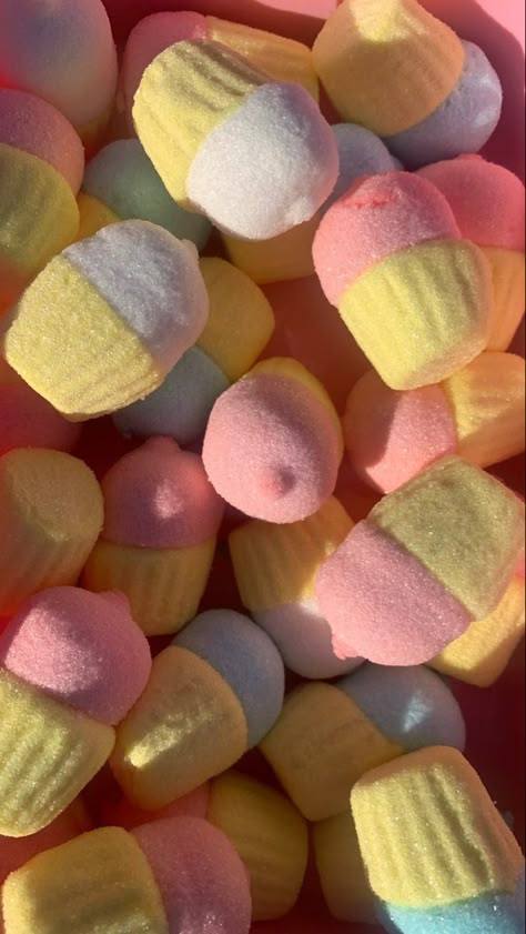 marshmallow :3 Aesthetic Marshmallows, Marshmallows Aesthetic, Marshmallow Aesthetic, Marshmallow Candy, Candy Salad, Cute Marshmallows, Pastel Cupcakes, Rainbow Food, Food Street