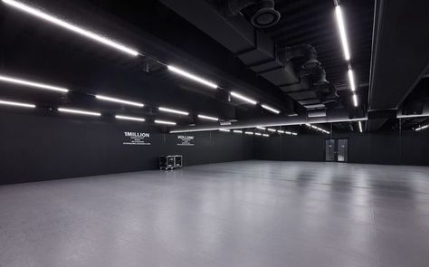 Kpop Dance Studio Aesthetic, Dance Studios Design Interiors, Dance Practice Room Aesthetic, Dance Studio Design Ideas, Kpop Dance Studio, Dance Room Aesthetic, Dance Room Ideas, Dance Studio Room, Studio Dance Room Kpop