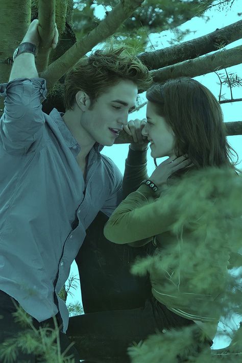 Bella Y Edward, Twilight Bella And Edward, Robert Pattinson Twilight, Bella Cullen, Twilight Edward, Twilight Photos, Michael Bolton, Twilight Book, Twilight Film