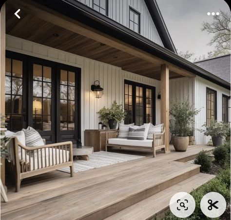 Bloxburg Modern, Exterior Bloxburg, Modern Farmhouse Exterior, House With Porch, Front Porch Ideas, Farmhouse Exterior, Dream House Exterior, Exterior House Colors, House Goals