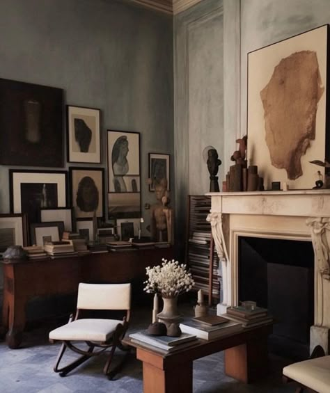 Oliver Thornton World Of Interiors, Beautiful Interiors, House Inspiration, Custom Furniture, Interior Inspiration, Apartment Decor, The Wall, Living Rooms, Interior Architecture