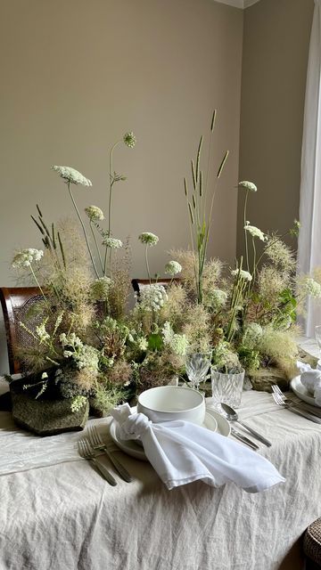 Pampas Grass Floral Arrangement, Rock Wedding Centerpieces, Yarrow Arrangement, Foraged Flower Arrangements, March Floral Arrangements, Smokebush Wedding, Smokebush Arrangement, Wildflowers Arrangements, Foraged Arrangements