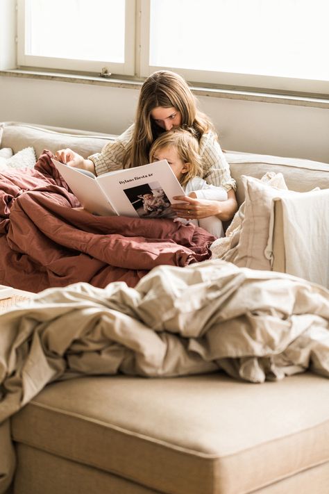 Emma Elwin • midnatt Bedtime Story Photography, Aesthetic Intelligence, Emma Elwin, Breakfast Princess, Motherhood Aesthetic, Indoor Family, Home Photo Shoots, Morning Beauty Routine, Lifestyle Shoot