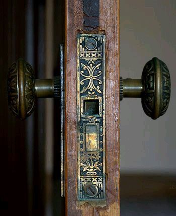 House Things, Old Door, Door Knockers, Dream House Decor, Dream Home Design, 인테리어 디자인, Door Knobs, House Inspiration, My Dream Home