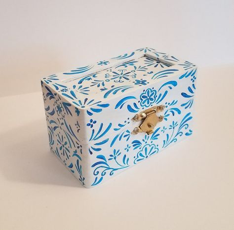 Small Painted Wooden Boxes, Painted Wood Jewelry Box Ideas, Painted Trinket Box Ideas, Hand Painted Boxes Ideas, Wood Jewelry Box Painting Ideas, Painting Wooden Boxes Ideas, Wooden Jewelry Box Painting Ideas, Painted Wooden Boxes Diy Ideas, Paint Box Ideas