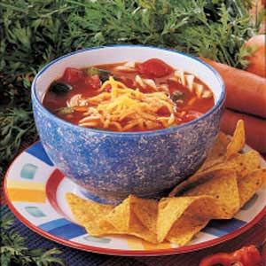 Pronto Taco Soup - I've fixed this more times than I can count.  It's a frequent meal during the winter months.  Sometimes I use chunky salsa instead of picante and tomatoes separately. Cornmeal Muffins, Easy Taco Soup, Picante Sauce, Chipped Beef, Taco Soup Recipe, Taco Soup, Cooking Classy, Easy Soup Recipes, Filling Recipes