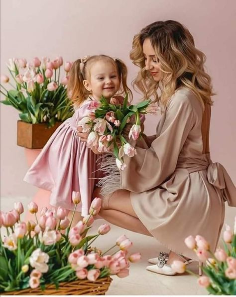 Mum And Daughter Photoshoot, Tulips Photoshoot, Mommy And Me Studio, Mommy And Me Minis, Mothers Day Shoot, Toddler Photoshoot Ideas, Mothers Day Minis, Mother Day Photoshoot, Harmony Photography