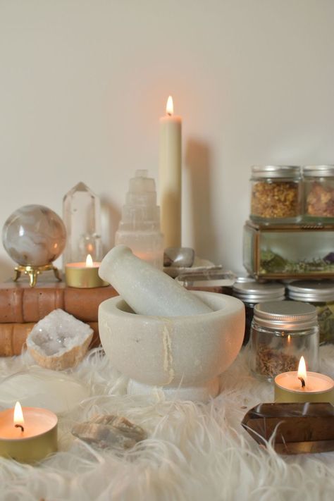 Crystal Altar Sacred Space, Witch Bedroom Decor, Candle Manifestation, Sacred Space Altar, Crystal Room Decor, Wiccan Decor, Crystal Room, Healing Magic, Manifestation Meditation