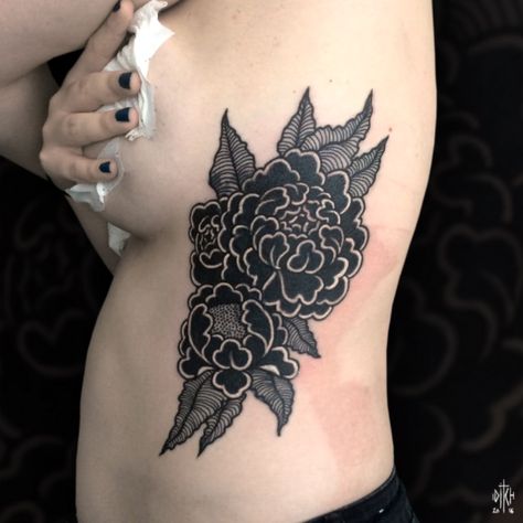 Old School Tattoo Cover Up, Dark Flower Cover Up Tattoo, Dark Cover Up Tattoos For Women, Blackout Flower Tattoo, Old School Flower Tattoo Black, Traditional Tattoo Cover Up, Tattoo Rug, Blast Over Tattoo, Flower Cover Up Tattoos