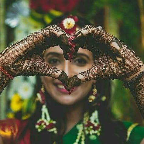 Mehendi Photography Bridal, Mehendi Photoshoot, Style Mehndi Design, Mehndi Pictures, Bridal Mehendi Designs Wedding, Mehndi Design For Front Hand, Mehendi Photography, शादी की तस्वीरें, Front Hand Mehndi Design