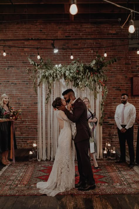 Boho Wedding Ceremony Indoor, Boho Ceremony Backdrop, Wedding Ceremony Indoor Backdrop, Rug Altar Wedding, Boho Reception Decor Indoor, Boho Industrial Wedding Decor, Brick Wedding Decor, Simple Indoor Wedding Decorations, Rug Wedding Ceremony