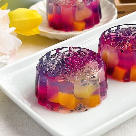 NA Casava Cake Recipe, Vietnamese Breakfast, Buns Recipe Easy, Coconut Milk Dessert, Chicken Recipes Dry, Vietnamese Desserts, Pretty Fruit, Blueberry Jelly, Mooncake Recipe