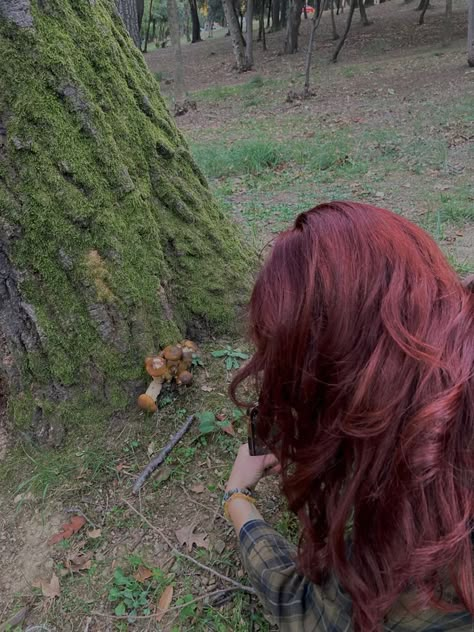 Darker Natural Red Hair, Burgundy Hair Aesthetic Faceless, Wine Hair Aesthetic, Muted Red Hair, Dark Red Hair Aesthetic, Layered Red Hair, Red Hair Without Bleach, Cherry Red Hair, Wine Red Hair