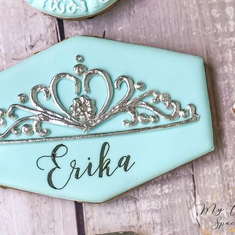 Quinceanera Cookies, Quince Cookies, Princess Decorated Cookies, Princess Crown Cookies Decorated, Princess Birthday Cookies Decorated, Princess Crown Cookies, Crown Sugar Cookies, Princess Aurora Cookies Decorated, Truck Cookies