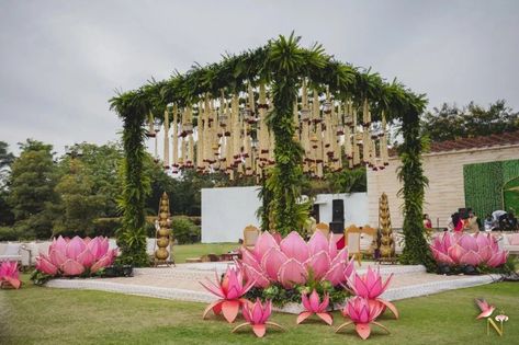 Banquet Hall Wedding Decor Indian, Mandap Aisle Decor, Lotus Theme Wedding, Phere Mandap Decoration, Vidhi Mandap Indian Weddings, Outdoor Indian Wedding Mandap, Lotus Wedding Decor, Wedding Chori, Wedding Setup