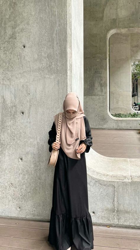 Muslimah Outfit Ideas, Fesyen Islam, Moslem Fashion, Muslimah Outfit, Niqab Fashion, Muslim Style, Muslim Fashion Hijab Outfits, Mode Abaya, Ootd Dress