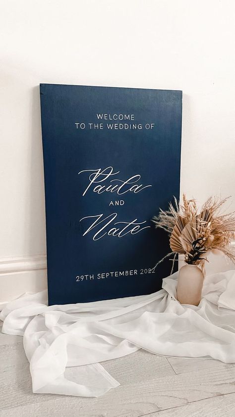 Wedding welcome sign on wood - painted in navy and written with elegant calligraphy in white. Navy Blue Welcome Sign Wedding, Midnight Blue Wedding Decor, Dark Blue Themed Wedding, Walima Decor, Midnight Blue Bridesmaid Dresses, Bridal Party Color Schemes, Midnight Blue Wedding, Wedding Entrance Sign, Bridal Parties Colors