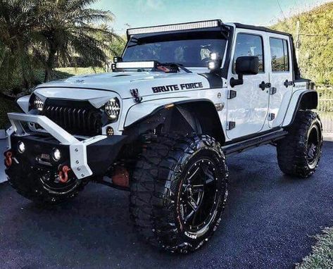 Cars That Look Like Jeeps, Cool Jeeps Wrangler, Jeep Patriot Lifted, Black Lifted Jeep Wrangler, Off Road Jeep, Custom Jeeps, White Jeep Wrangler, Mobil Off Road, Auto Jeep