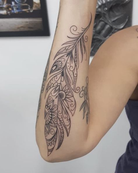 Peacock Feather Tattoo, Dot Tattoos, Forearm Tattoo Women, Sleeve Ideas, Leg Tattoos Women, Japanese Sleeve Tattoos, Awesome Tattoos, Feather Tattoo, Dot Work Tattoo