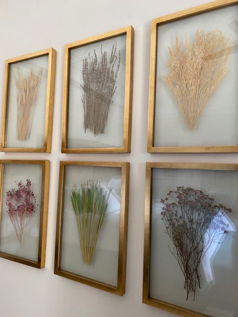 Artwork For Home Living Room, Artifacts For Office Decor, Dried Flower Gallery Wall, Gold Frame Wall Art, Simple Wall Decor Ideas, Wall Decor Ideas Diy, Classic Interior Design Luxury, Diy Wall Decor Ideas, Diy Framed Art