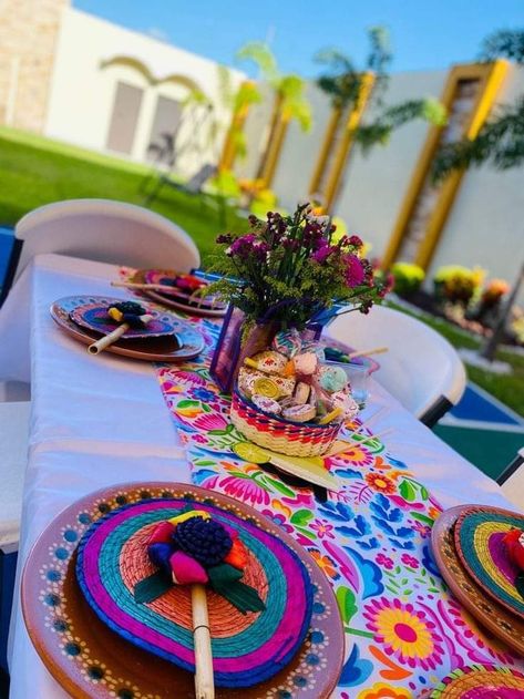 Elegant Fiesta Table Decor, Mexican Theme Quinceanera, Elegant Mexican Theme Party, Fiesta Mexicana Ideas, Mexican Party Ideas, Mexican Theme Party Decorations, Mexican Bridal Showers, Mexico Party, Sweet 15 Party Ideas