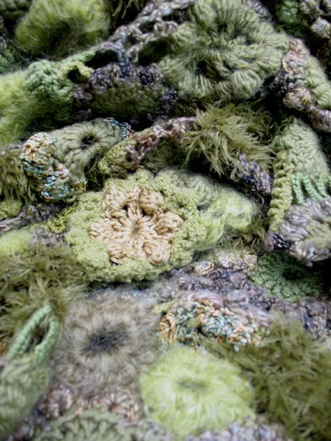 Moss Curtains, Textile Flowers, Moss Rug, Crochet Geek, Form Crochet, Fibres Textiles, Freeform Crochet, Natural Forms, Crochet Art