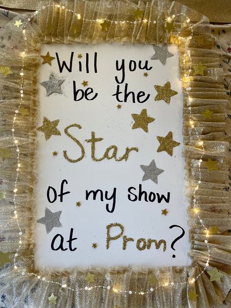 Starry Night Hoco Proposal, Sun And Moon Promposal, Will You Go To Prom With Me Ideas, Hoco Dress Green, Prom Posters Proposal, Promposal Posters, Tangled Hoco, Hoco Poster Ideas, Hoco Boards