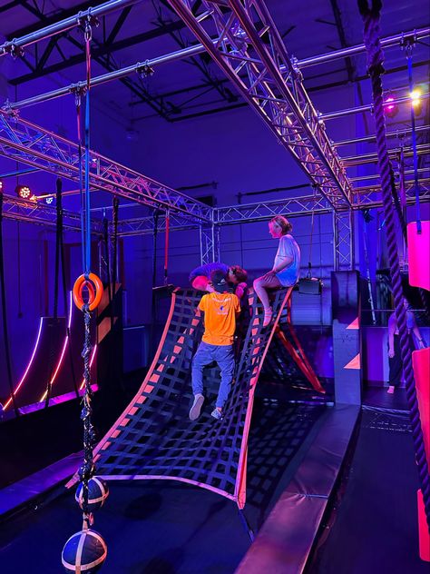 Sky Zone Glow Party, Neon Trampoline Park, Aesthetic Trampoline Park, Trampoline Park Aesthetic Friends, Trampoline Park With Friends, Trampoline Park Date, Trampoline Date, Trampoline Park Aesthetic, Trampoline Aesthetic