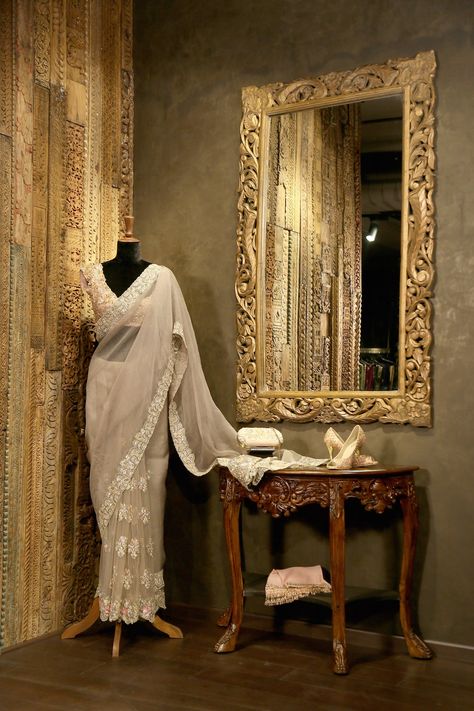 Torani Store Interior, Designer Botique Interiors, Indian Bridal Boutique Interior, Indian Botique Interiors, Clothing Store Photography, Dress Store Design, Indian Boutique Interior, Botique Interiors Design, Botique Interiors Fashion Boutique