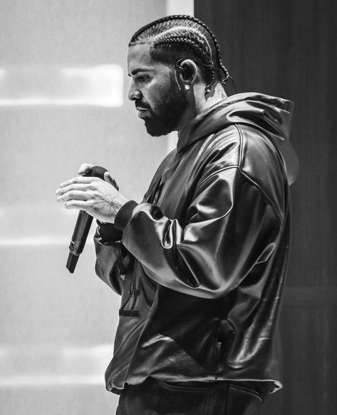 Drake Side Profile, Drake Performing, Kendrick Lamar Album Cover, Drake Tour, Drake Photography, Old Drake, Drake Rapper, Drake Travis Scott, Champagne Papi