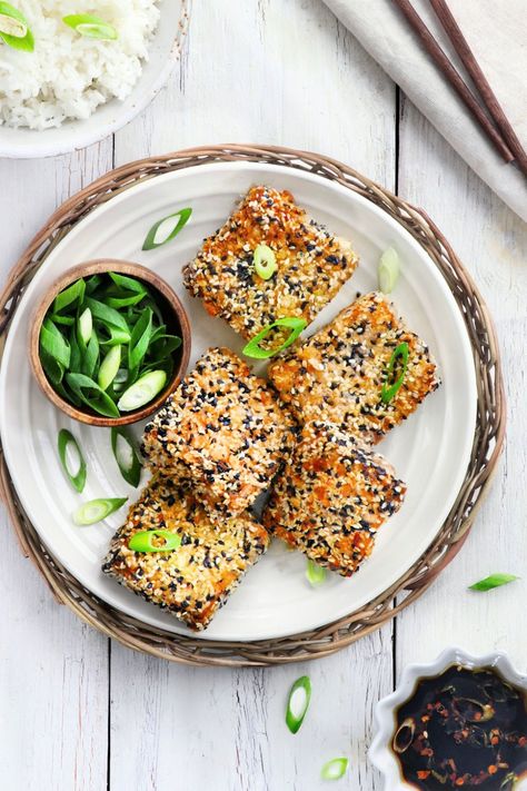 Recipes Vegan Easy, Sesame Crusted Tofu, Tofu Bites, Savoury Meals, Crusted Tofu, Resep Vegan, Aquafaba Recipes, Vegan Chickpea Curry, Sesame Tofu