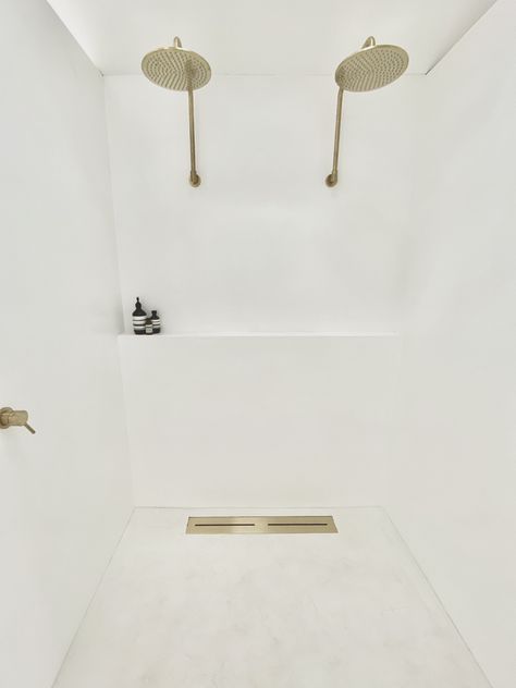 Small Double Shower Ideas, Polished Plaster Bathroom, Plastered Bathroom, Double Shower Ensuite, Plaster Bathroom, Reno Bathroom, Brass Taps, Shower Rooms, Polished Plaster