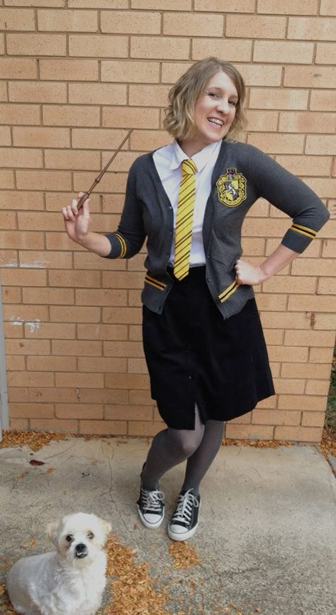 Hufflepuff uniform Diy Hufflepuff Costume, Harry Potter Disfraz, Hufflepuff Halloween Costume, Hufflepuff Cosplay, Hufflepuff Costume, Hufflepuff Uniform, Hufflepuff Stuff, Hufflepuff Outfit, Harry Potter Halloween Costumes