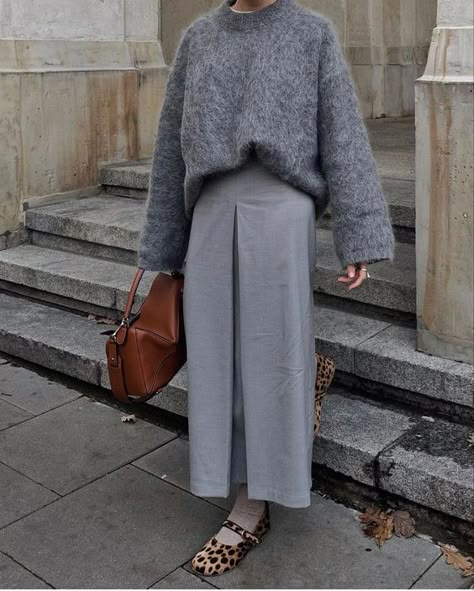 Gray Skirt Outfit Winter, Grey Sweater Outfit, Aesthetic Street, 2024 Aesthetic, Trendy Outfit Ideas, Long Skirt Outfits, Winter Skirt Outfit, What To Wear Today, Fall Outfit Ideas