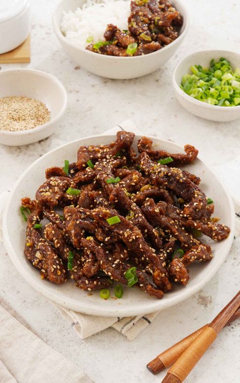 Crispy Sesame Beef - Khin's Kitchen Khins Kitchen Recipes, Sweet And Sour Beef, Sesame Beef, Beef Marinade, Crispy Beef, Vegan Beef, Beef Strips, Sesame Sauce, Sliced Steak