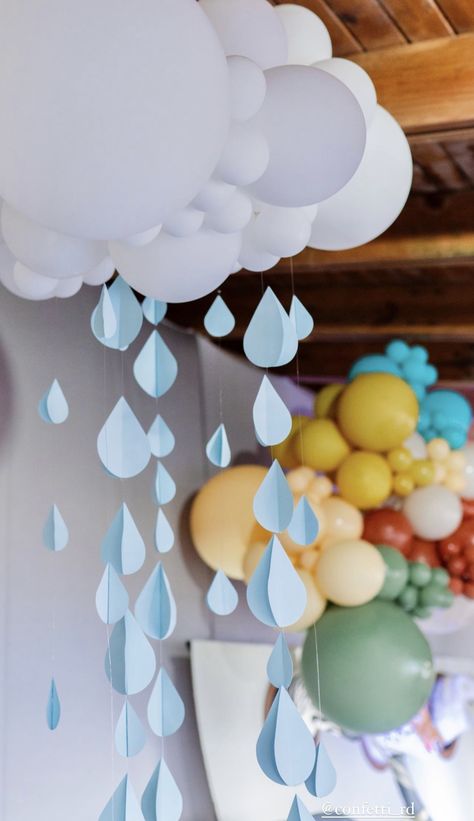 Rain Baby Shower Theme, Rain Baby Showers, Jungle Vbs, Cloud Baby Shower Theme, Baby Shower Party Food, April Baby Shower, Rain Baby, Gender Reveal Themes, Baby Shower Duck