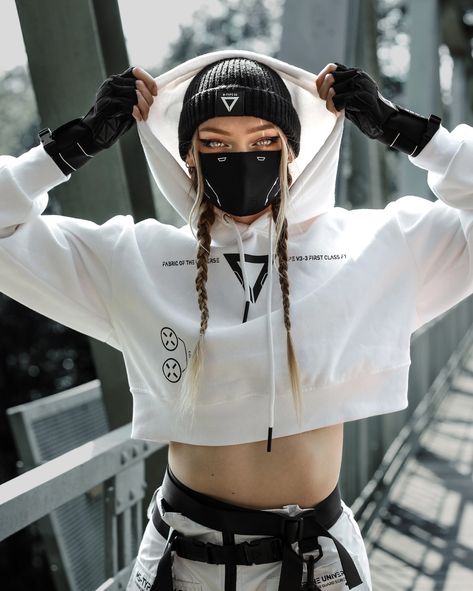 Freshen up in White agent @tixteafox . . . #fabricoftheuniverse #techwear #streetwear #cyberpunk #futureculture #fyp #fypシ Woman Techwear, Techwear Fashion Women, Cyberpunk Clothing Female, Cyberpunk Outfit Aesthetic, Tech Wear Women, Techwear Outfits Women, Techwear Female, Female Techwear, White Techwear