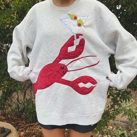 coastal granddaughter | cape cod | lobster sweater | martini | summer outfits Art Outfit Ideas, Lobster Sweater, Patchwork Hoodie, Patchwork Clothes, Coastal Granddaughter, Mode Inspo, Diy Shirt, Upcycle Clothes, Cape Cod