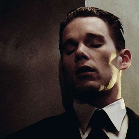 Ethan Hawke Gattaca, Ethan Hawke Wallpaper, Young Ethan Hawke, Funny Aesthetic, Films Movies, Ethan Hawke, Icon Wallpaper, Swag Men, Dead Poets Society