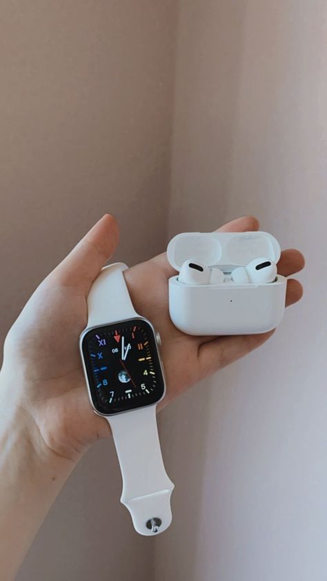 Airpods Pro Aesthetic, Bullet Wallpaper, Fone Apple, Спонж Beauty Blender, Iphone Products, Apple Watch Hacks, Apple Watch Design, Techno Gadgets, Apple Watch Fashion