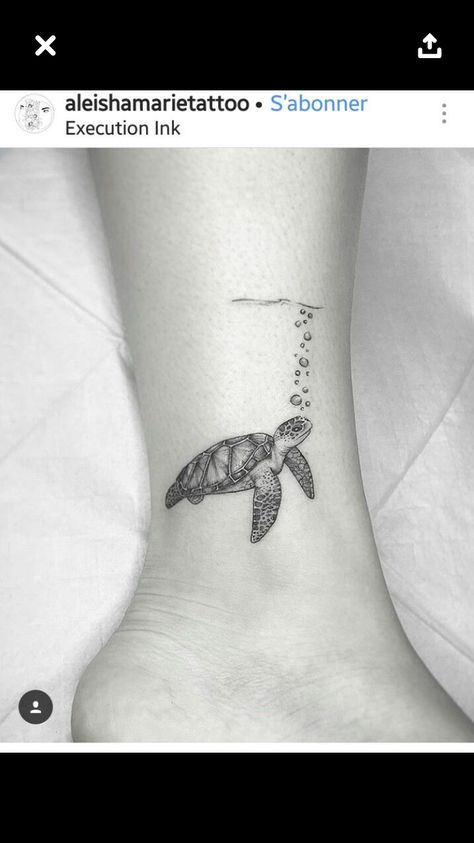 Small Turtle Tattoo, Tortoise Tattoo, Turtle Tattoo Designs, Small Turtle, Tattoos For Women Flowers, Geniale Tattoos, Turtle Tattoo, Little Tattoos, Simplistic Tattoos